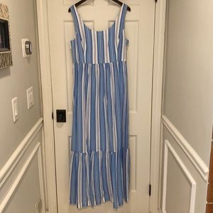Vineyard Vines size 12 maxi dress. No belt tie included.